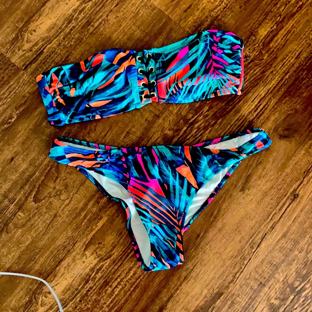 Victoria’s Secret bikini